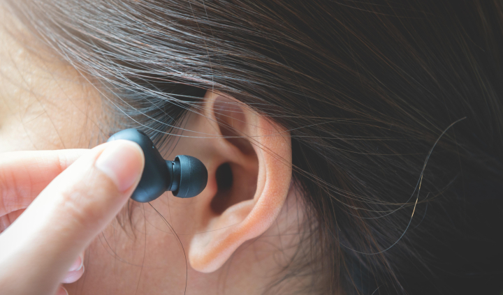 Descriptive image for Earbuds and Echoes: A New Way to Track Auditory Attention